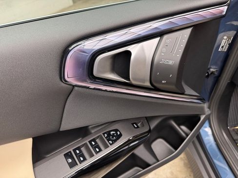 Used 2026 BMW X3 xDrive30 w/ Premium Package image 11