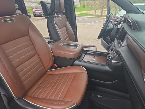 Certified 2023 GMC Yukon XL Denali Ultimate AWD/4WD image 9