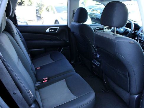 Used 2019 Nissan Pathfinder S image 20