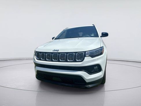 Used 2025 Jeep Compass Latitude AWD/4WD image 8