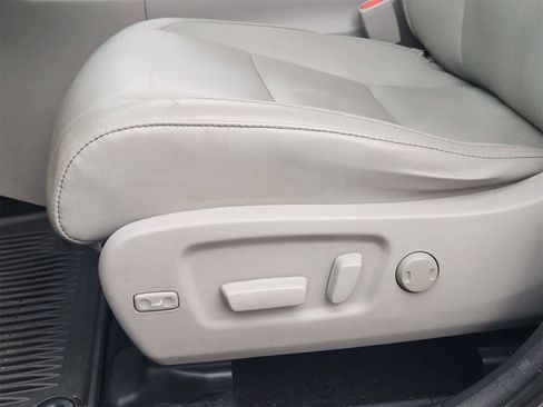 Used 2016 Toyota Highlander XLE image 23