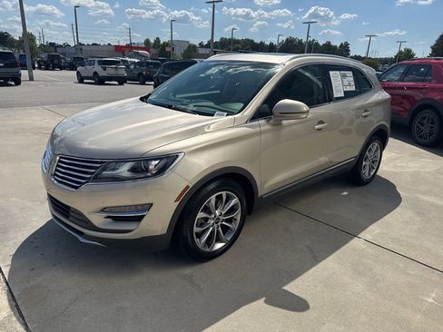 Used 2017 Lincoln MKC Select w/ Select Plus Package FWD image 3