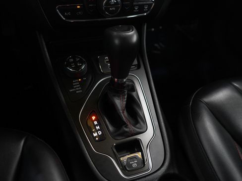 Used 2020 Jeep Cherokee Trailhawk w/ Comfort/Convenience Group image 24