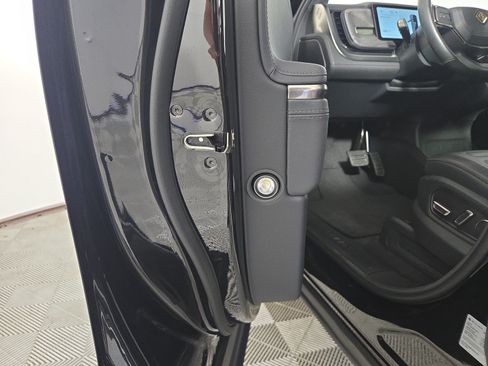 Used 2025 Rivian R1S Adventure AWD/4WD image 32