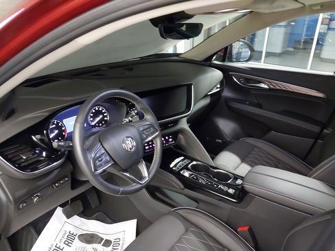 Used 2023 Buick Envision Avenir AWD/4WD image 2
