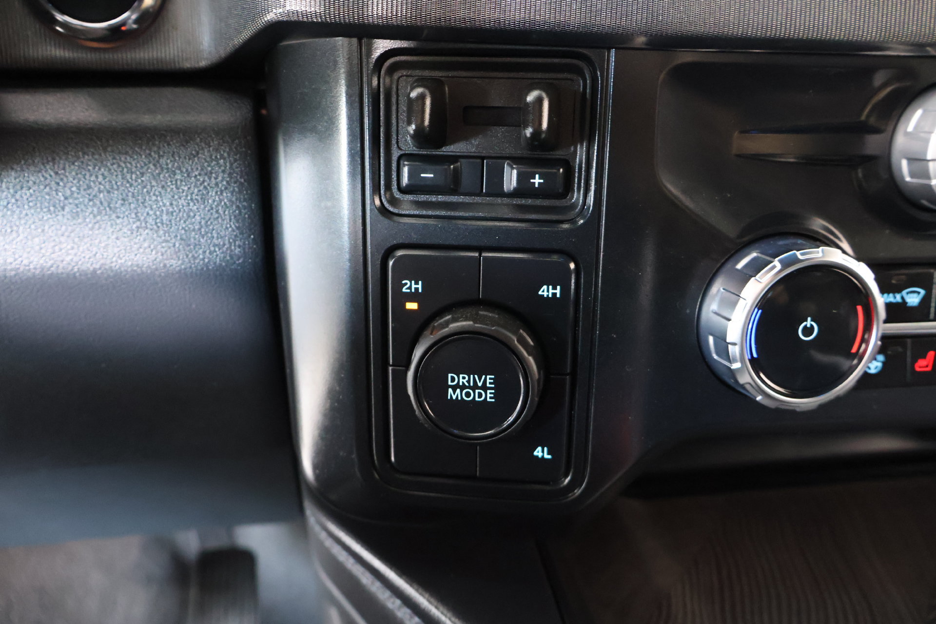 Used 2025 Ford F350 Platinum AWD/4WD image 9