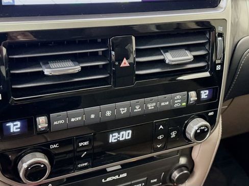 Used 2023 Lexus GX 460 Luxury w/ Accessory Package AWD/4WD image 16