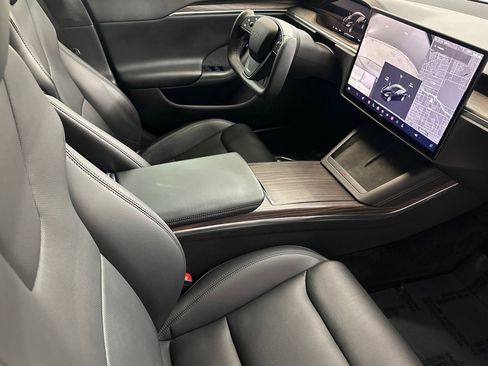 Used 2022 Tesla Model S AWD image 31