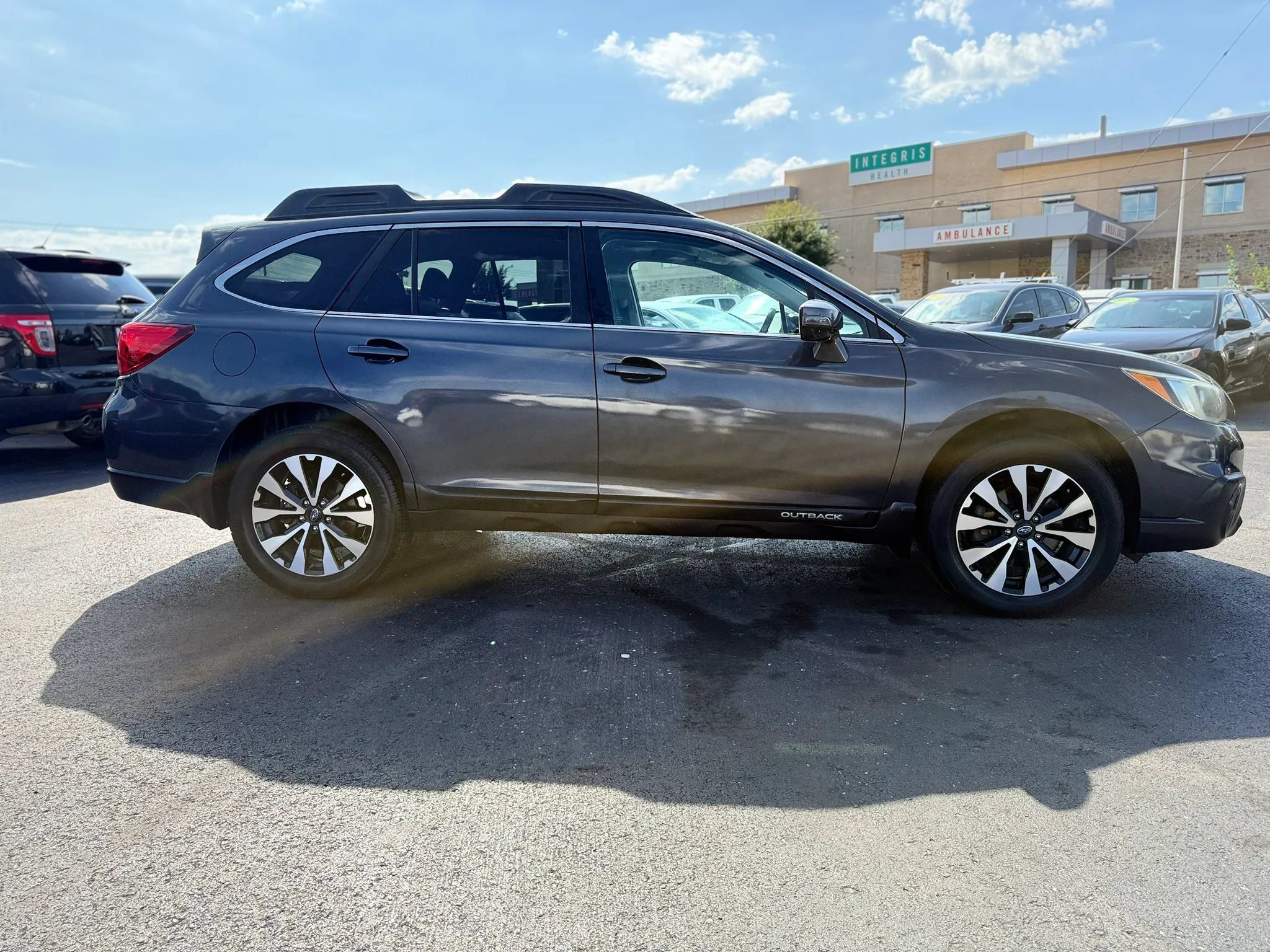 Used 2015 Subaru Outback 2.5i Limited AWD/4WD image 2