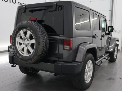 Used 2017 Jeep Wrangler Unlimited Sahara w/ Connectivity Group AWD/4WD image 4