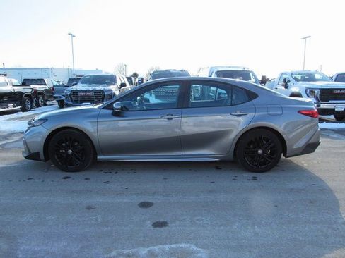 Used 2025 Toyota Camry SE w/ Convenience Package image 2