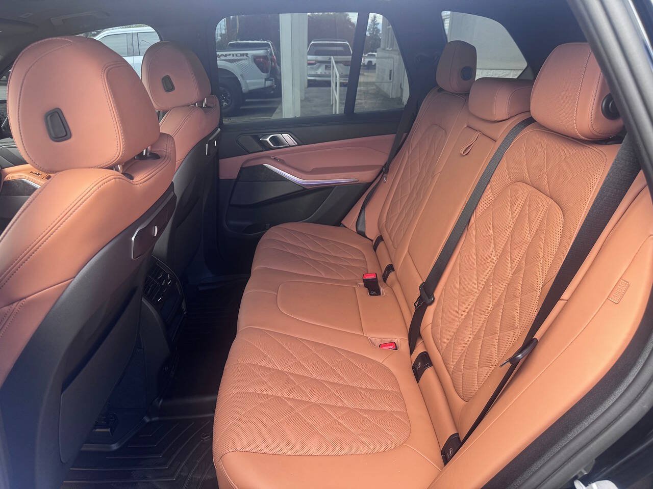 Used 2025 BMW X5 xDrive40i w/ M Sport Package AWD/4WD image 16