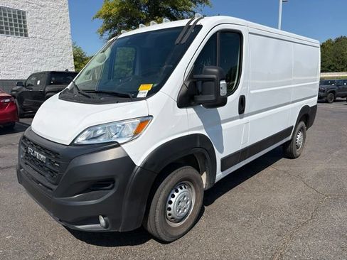 Used 2025 RAM ProMaster 2500 w/ Convenience Group FWD image 3