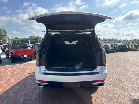 Used 2024 Cadillac Escalade ESV Premium Luxury RWD image 29