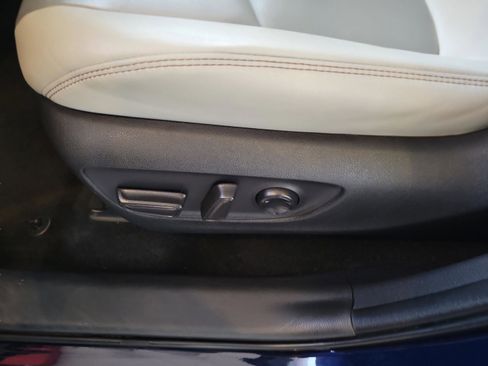 Used 2023 Toyota RAV4 XLE Premium image 19