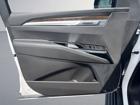 Used 2025 Cadillac Escalade ESV Sport Platinum AWD/4WD image 30