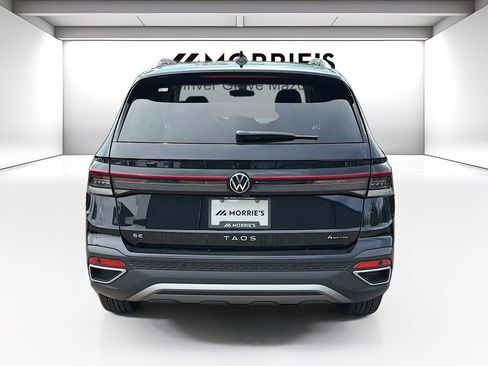 Used 2025 Volkswagen Taos SE AWD/4WD image 6