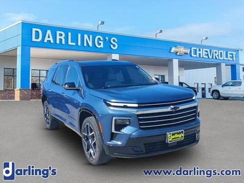 Used 2025 Chevrolet Traverse High Country FWD image 3