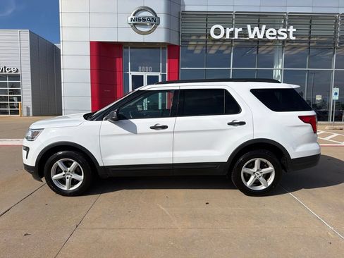 Used 2018 Ford Explorer 4WD image 2