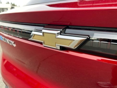 New 2026 Chevrolet Equinox EV LT image 32