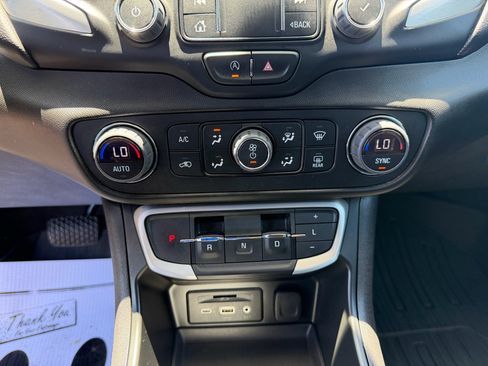 Used 2022 GMC Terrain SLT w/ LPO, Floor Liner Package AWD/4WD image 11