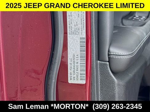 New 2025 Jeep Grand Cherokee L Laredo image 32