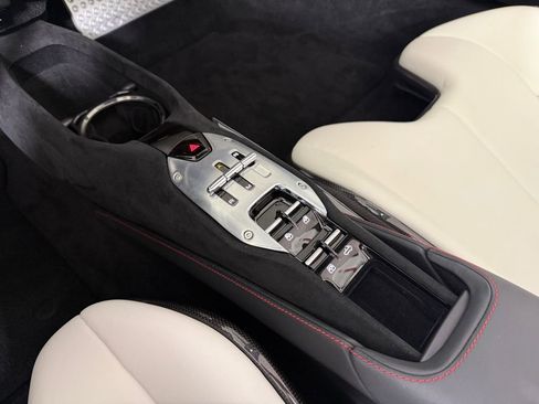 Used 2023 Ferrari SF90 Spider image 16