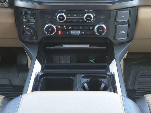 Used 2023 Ford F450 Lariat image 17