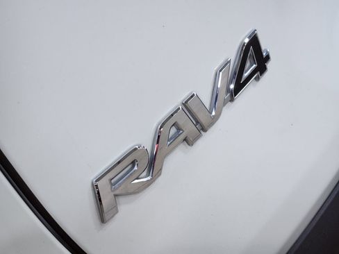 Used 2021 Toyota RAV4 XLE Premium image 25