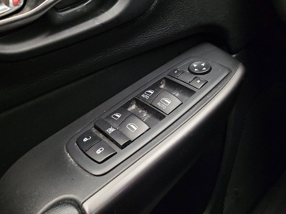 Used 2020 Jeep Cherokee Latitude Plus FWD image 27