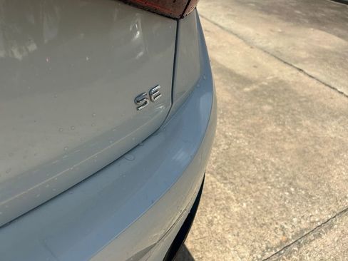 Used 2025 Volkswagen Jetta SE w/ Sunroof Package image 33