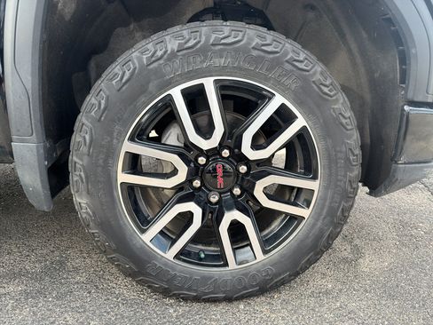 Used 2023 GMC Sierra 1500 AT4 w/ Technology Package AWD/4WD image 8