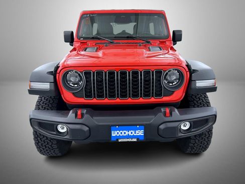 Used 2025 Jeep Wrangler Unlimited Rubicon AWD/4WD image 2