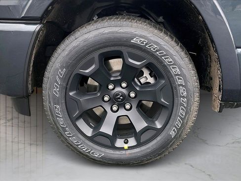 New 2026 RAM 1500 4x4 Crew Cab image 32