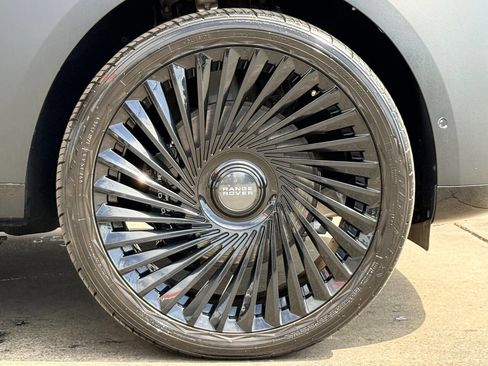 Used 2022 Land Rover Range Rover Long Wheelbase SE image 13