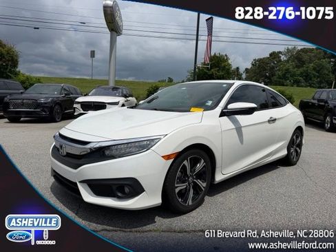 Used 2017 Honda Civic Touring image 1