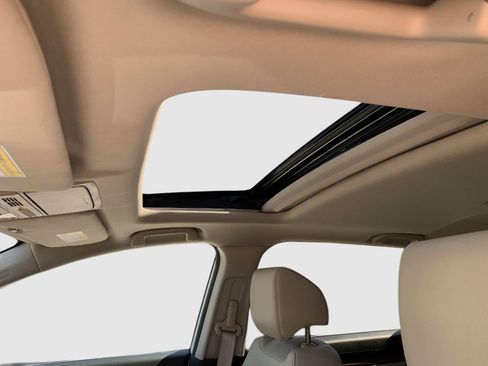 Used 2018 Honda CR-V Touring image 25