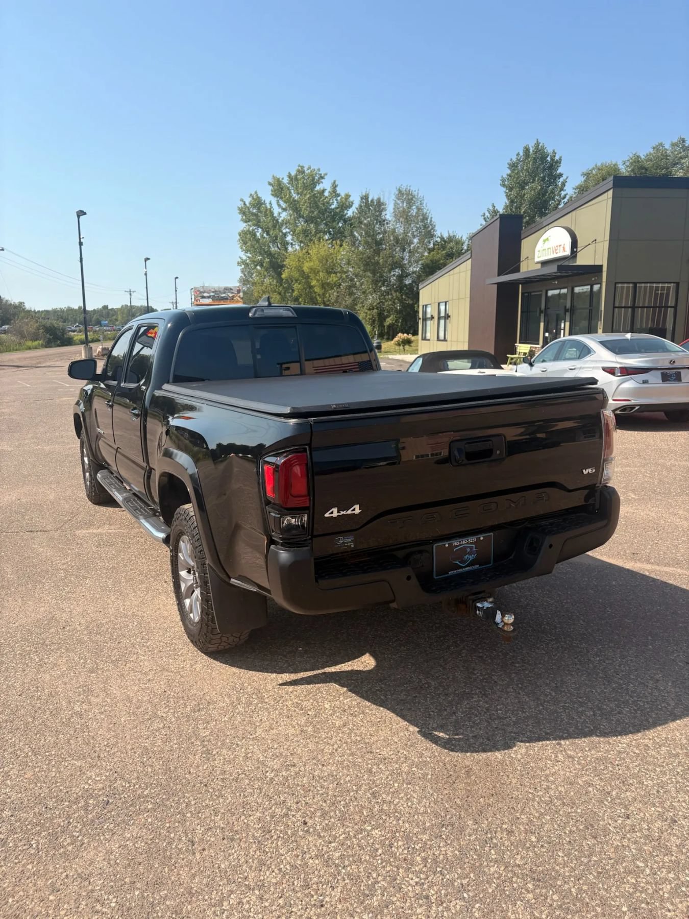 Used 2017 Toyota Tacoma SR5 w/ Tow Package AWD/4WD image 7