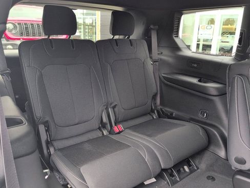 New 2025 Jeep Grand Cherokee L Laredo image 12