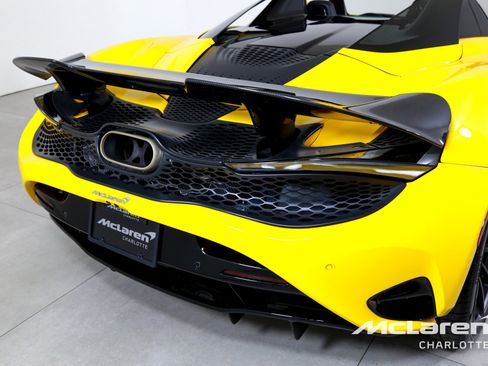 New 2026 McLaren 750S Spider RWD image 33