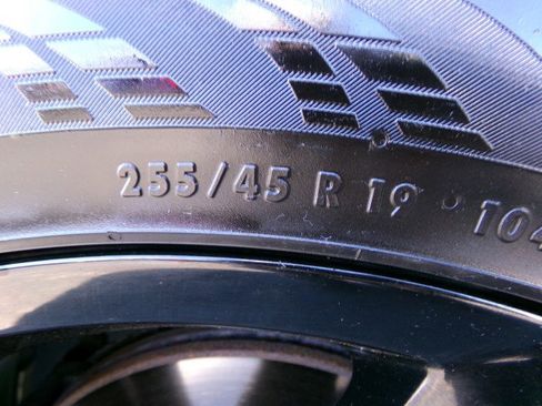 Used 2023 Volkswagen Tiguan SE R-Line image 27