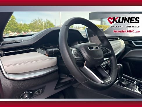 Used 2025 Jeep Compass Limited AWD/4WD image 14