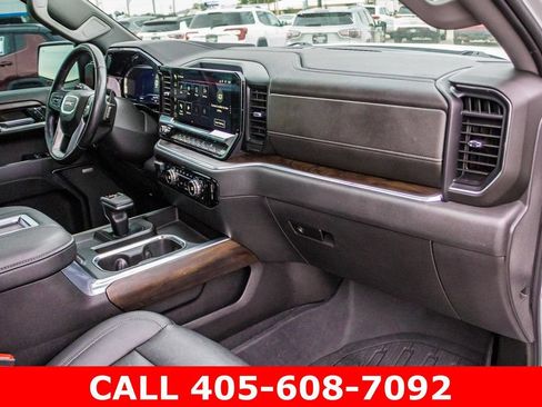 Used 2022 GMC Sierra 1500 SLT AWD/4WD image 12