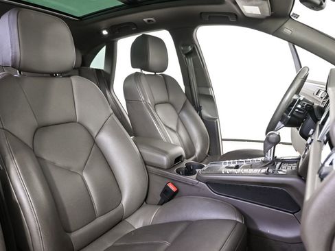 Used 2019 Porsche Macan S image 24