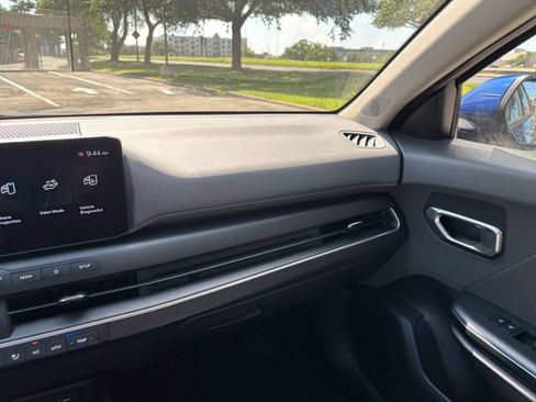 Used 2025 Kia K4 FWD image 30