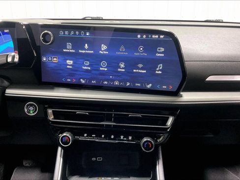 Used 2025 Chevrolet Traverse LT image 6