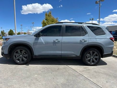 Used 2025 Honda Pilot Sport image 4