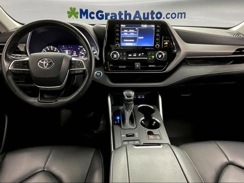 Used 2022 Toyota Highlander XLE image 19