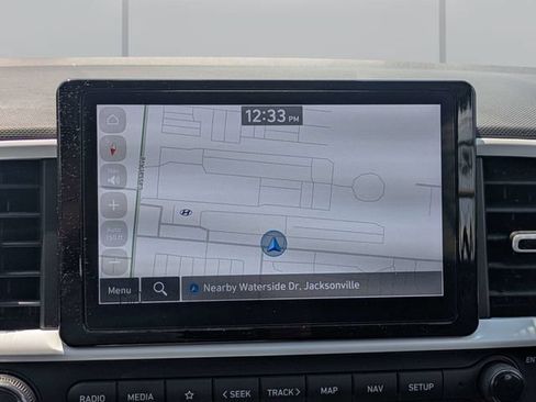 Used 2025 Hyundai Venue Limited FWD image 22