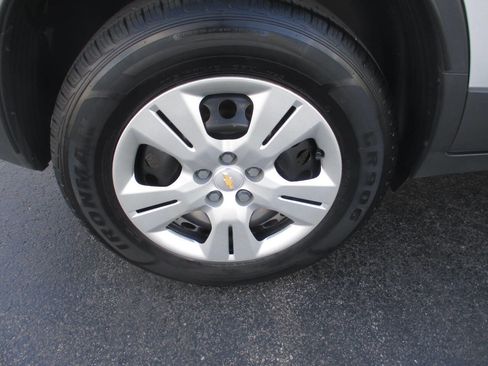Used 2018 Chevrolet Trax LS image 23